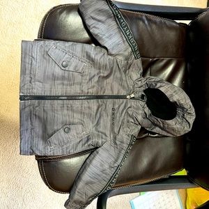 Light weight jacket. Perfect for spring! Like brand new. I’m great condition